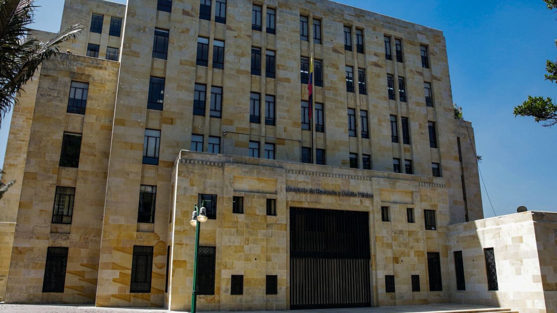 Incertidumbre en el Ministerio de Hacienda: Filtración revela retrasos en pagos a contratistas para el cierre de año