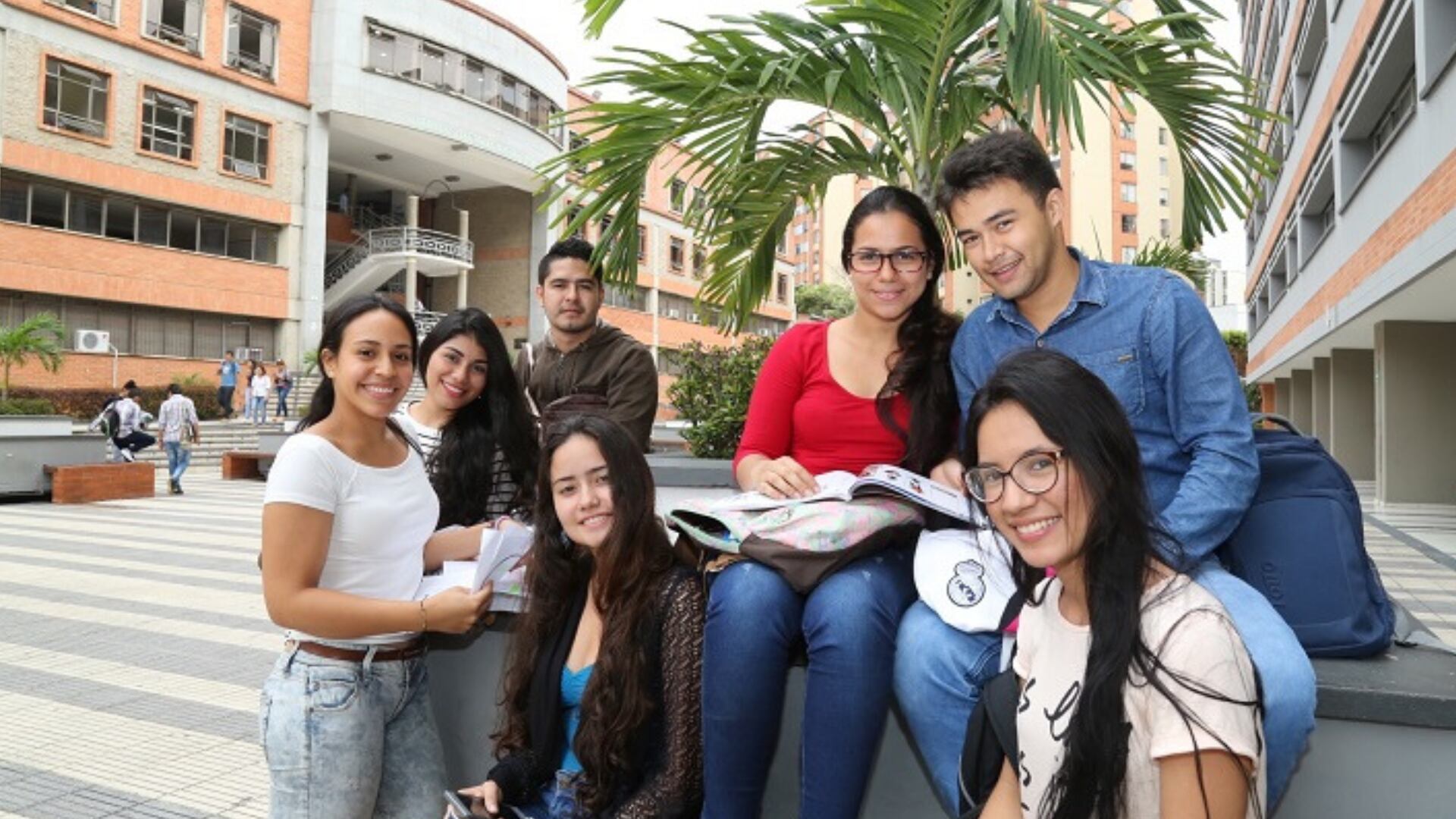 Presidente Gustavo Petro le cumple a los jóvenes con la firma del decreto que amplía la gratuidad en la educación superior