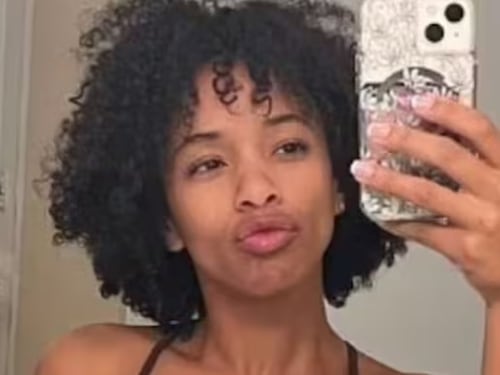 Modelo de OnlyFans es acusada de asesinato tras muerte de un seguidor