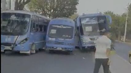 Triple choque de buses en Santa Marta.
