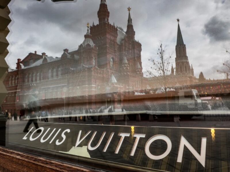 Imitación microscópica de un bolso Louis Vuitton se acaba de vender por más de 60 mil dólares