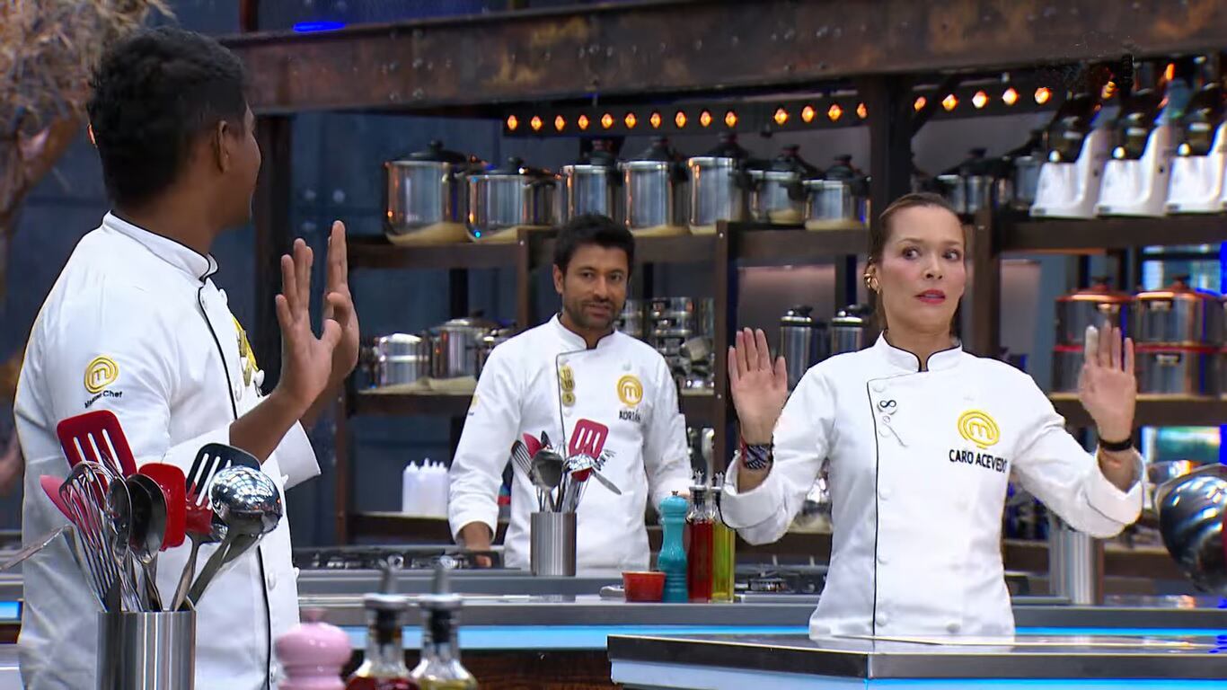 'El Negrito' y Carolina Acevedo no desperdician ni un momento para atacarse en 'MasterChef Colombia'