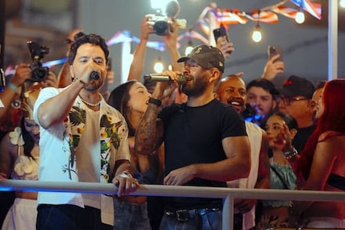 Luis Fonsi y Feid paralizan el Viejo San Juan con el estreno sorpresa de “CAMBIARÉ”