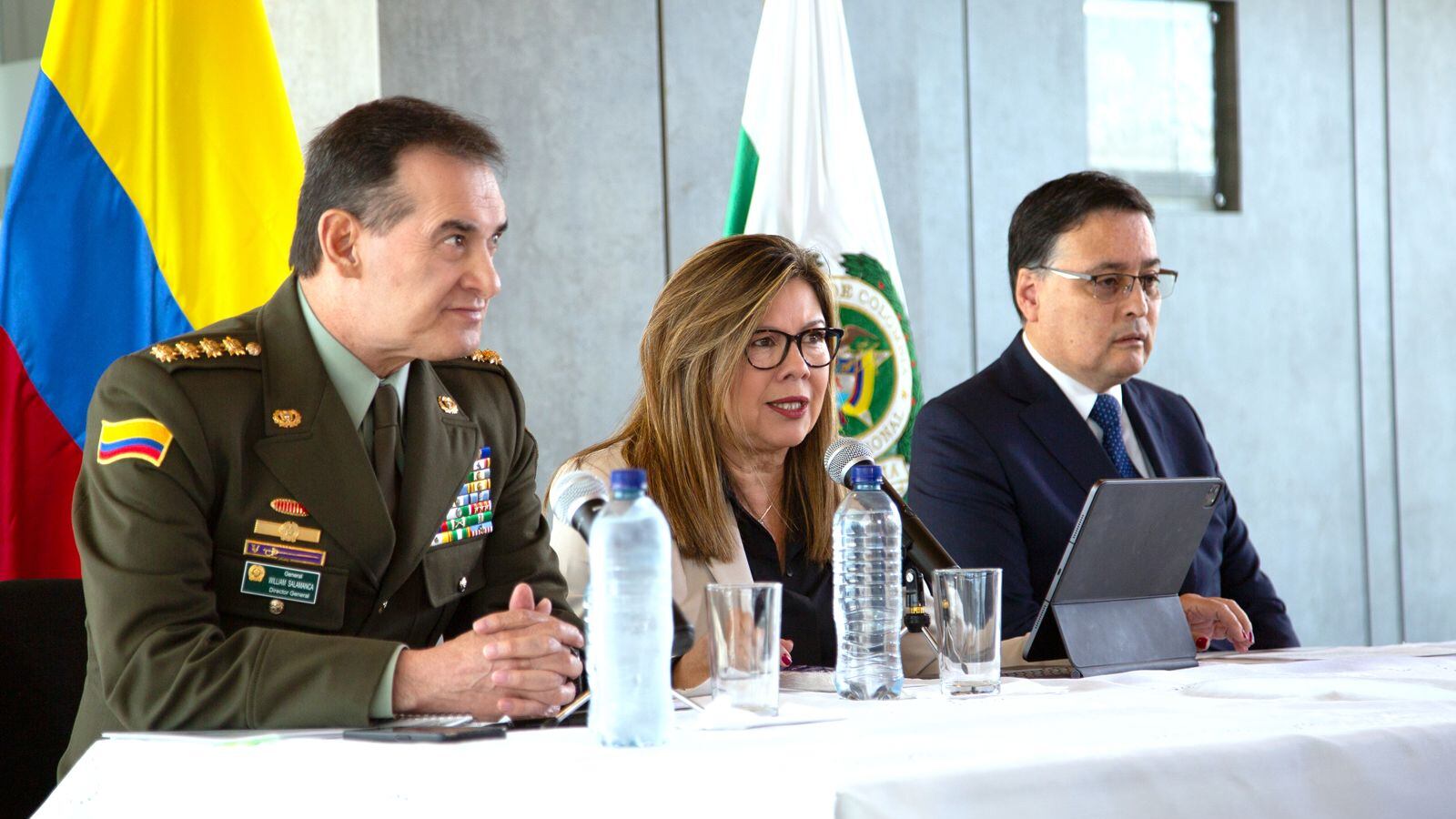 fiscal general de la Nación, Luz Adriana Camargo Garzón; el director de la Policía Nacional, general William René Salamanca; y el director del Instituto de Medicina Legal y Ciencias Forenses