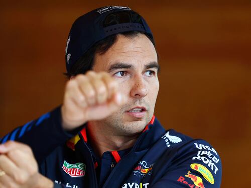“La estrategia no funcionó nada”: Checo estalla contra Red Bull tras el GP de Gran Bretaña