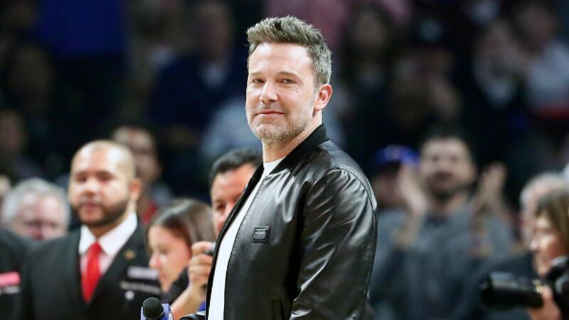 Ella es la productora de televisión que le robó el corazón a Ben Affleck antes de volver con JLo