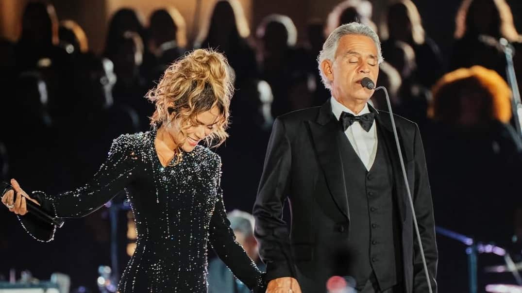 Foto Karol G se llevó aplausos en concierto en el Vaticano en su show con Andrea Bocelli.