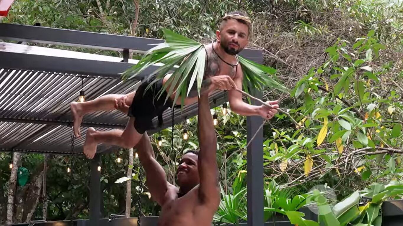 'El Chiqui' se disfrazó de cupido para flechar a dos participantes del ‘Desafío XX’ y los televidentes piden que lo vuelvan a llevar.