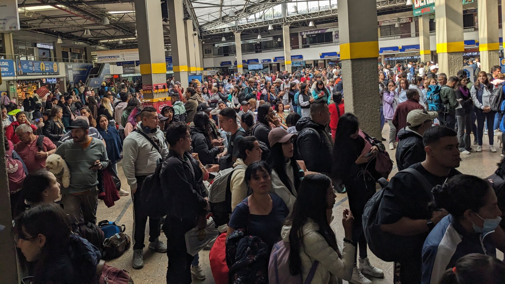 Caos en la Terminal Salitre: miles de viajeros esperan llegar antes de Año Nuevo