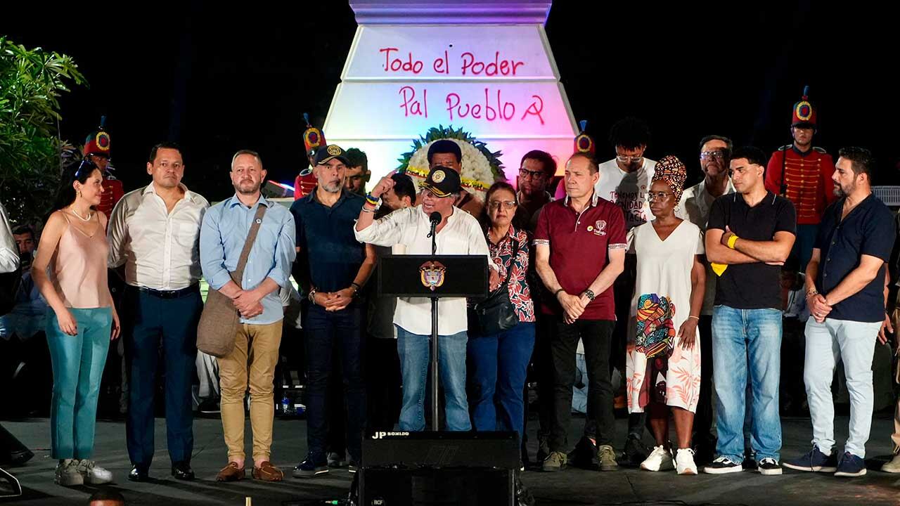 Petro durante su discurso en Paseo Bolívar, en el centro de Barranquilla.