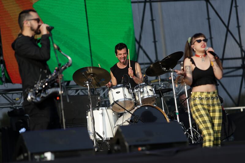 Cuatro Pesos de Propina, de Uruguay, durante su presentación en Rock al Parque 2022 en Bogotá.