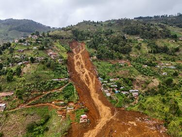 Cerca de 10 viviendas resultaron destruida.