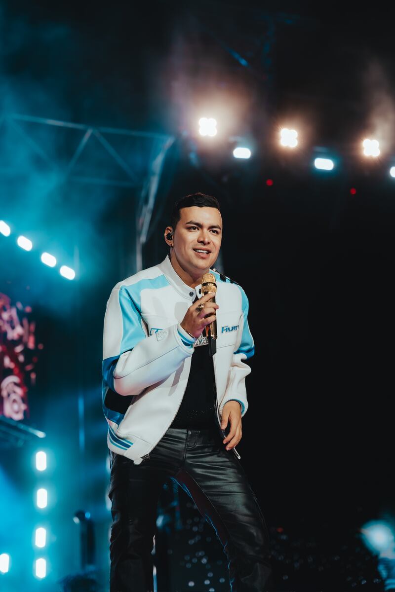 El artista colombiano hizo historia como el primer cantante de música regional popular en llenar el estadio El Campín, donde onvoó a 45 mil personas
