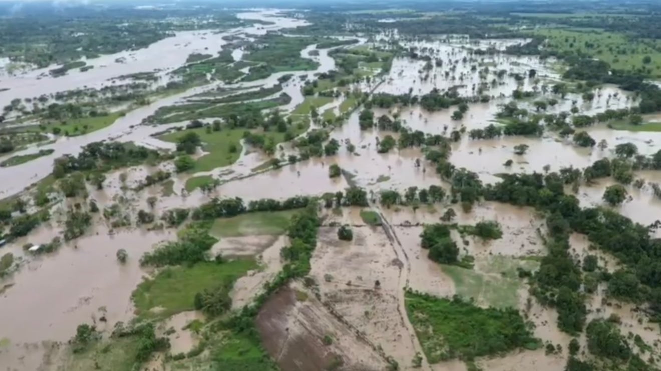 Foto de los deslizamientos de tierra en Dadeiba, Antioquia que deja cinco muertos y varios desaparecidos.
