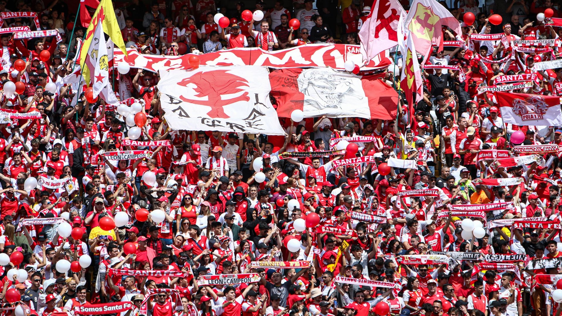 Hinchas de Santa Fe en el Estadio el Campín