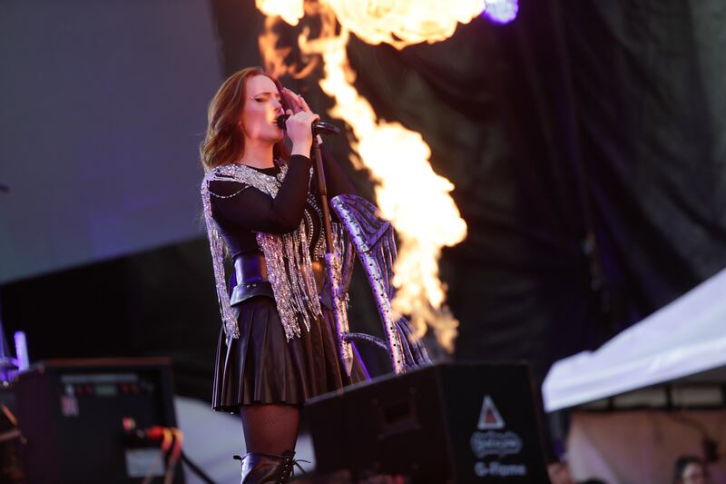 Epica, de Países Bajos, durante su presentación en Rock al Parque 2022.