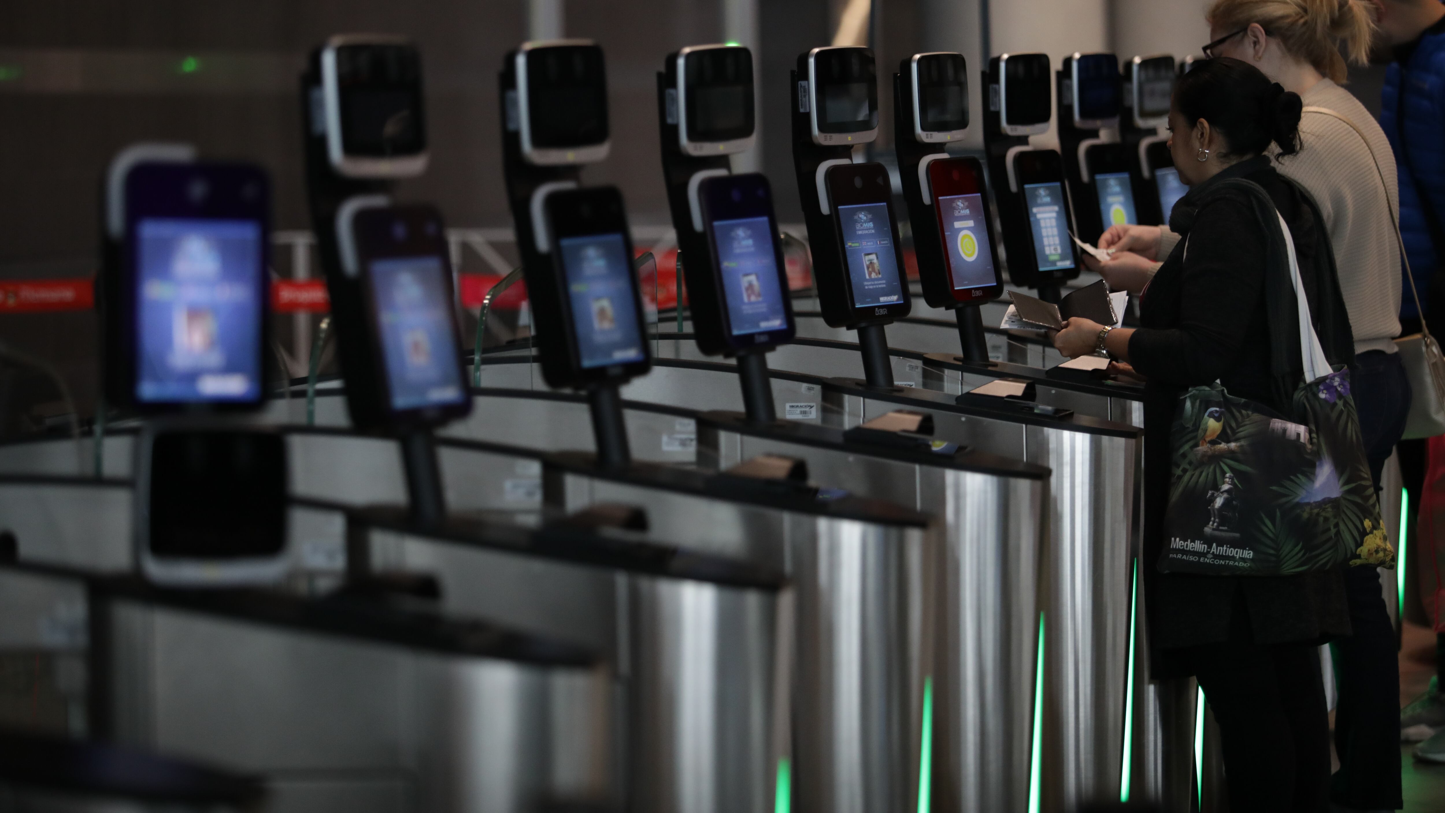 Biomig para extranjeros, el nuevo sistema biométrico de Migración Colombia en el Aeropuerto El Dorado