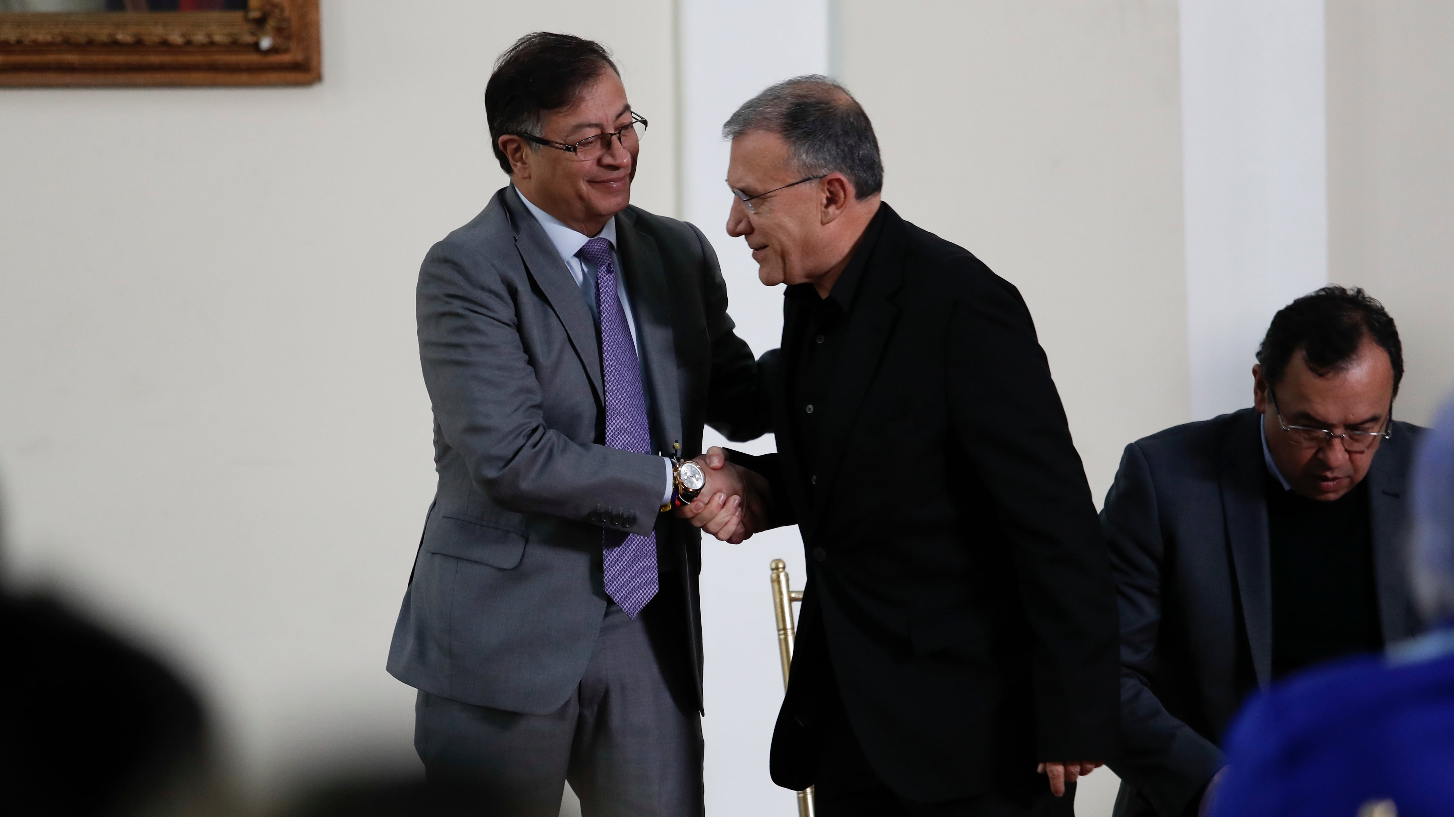 Roy Barreras, senador de Colombia, y Gustavo Petro durante la radicación del proyecto de ley que crea el Ministerio de la Igualdad