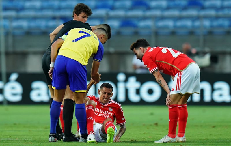 Cristiano Ronaldo no aguantó el lujito que le metió Di María y acudió a la violencia