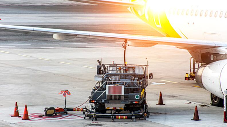 Necesidad de combustible para aviones en Colombia