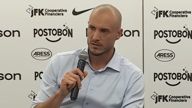 David González, DT del América, invitó a ver los partidos por televisión en mute