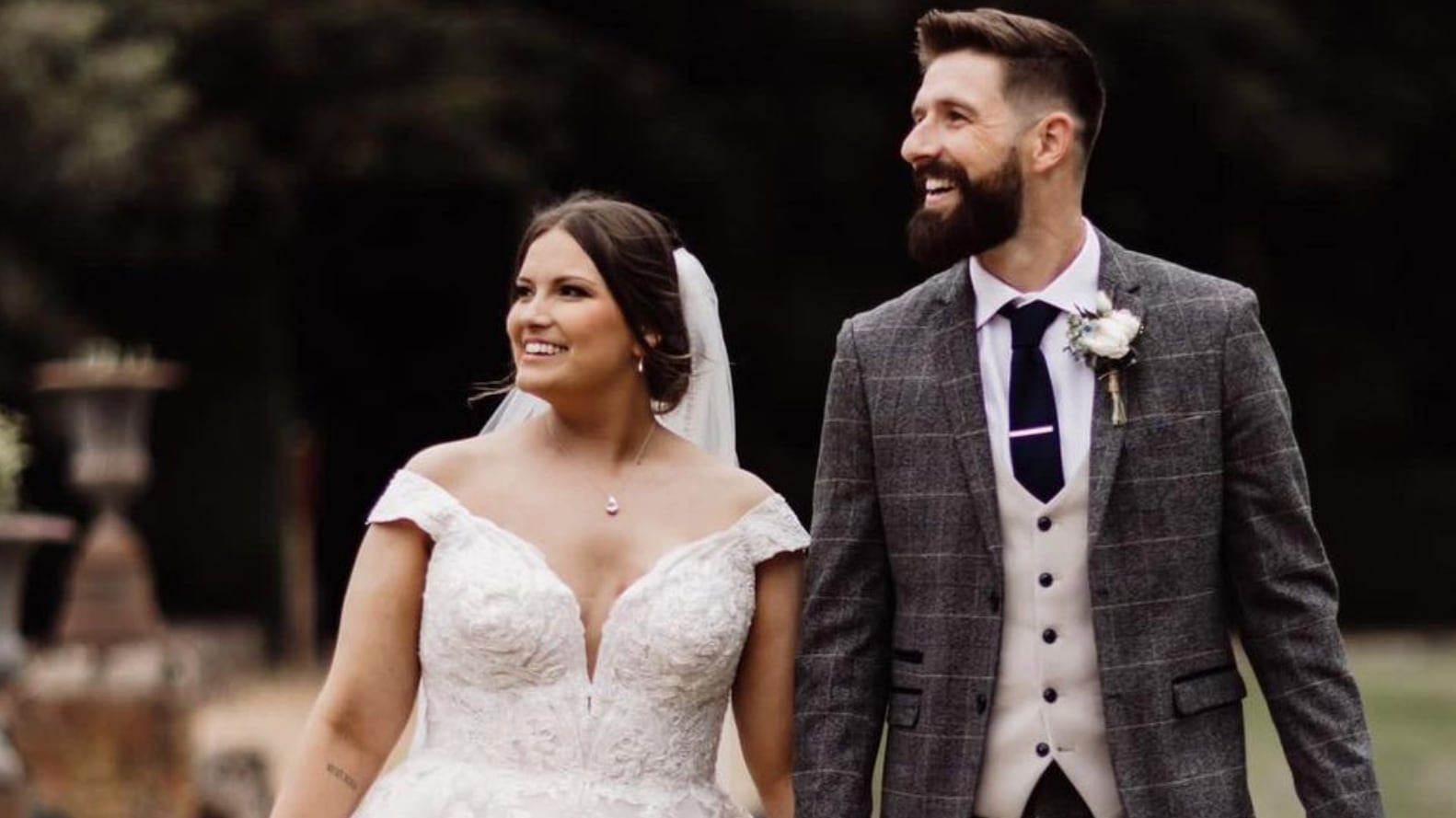 Futbolista inglés anunció la muerte de su esposa