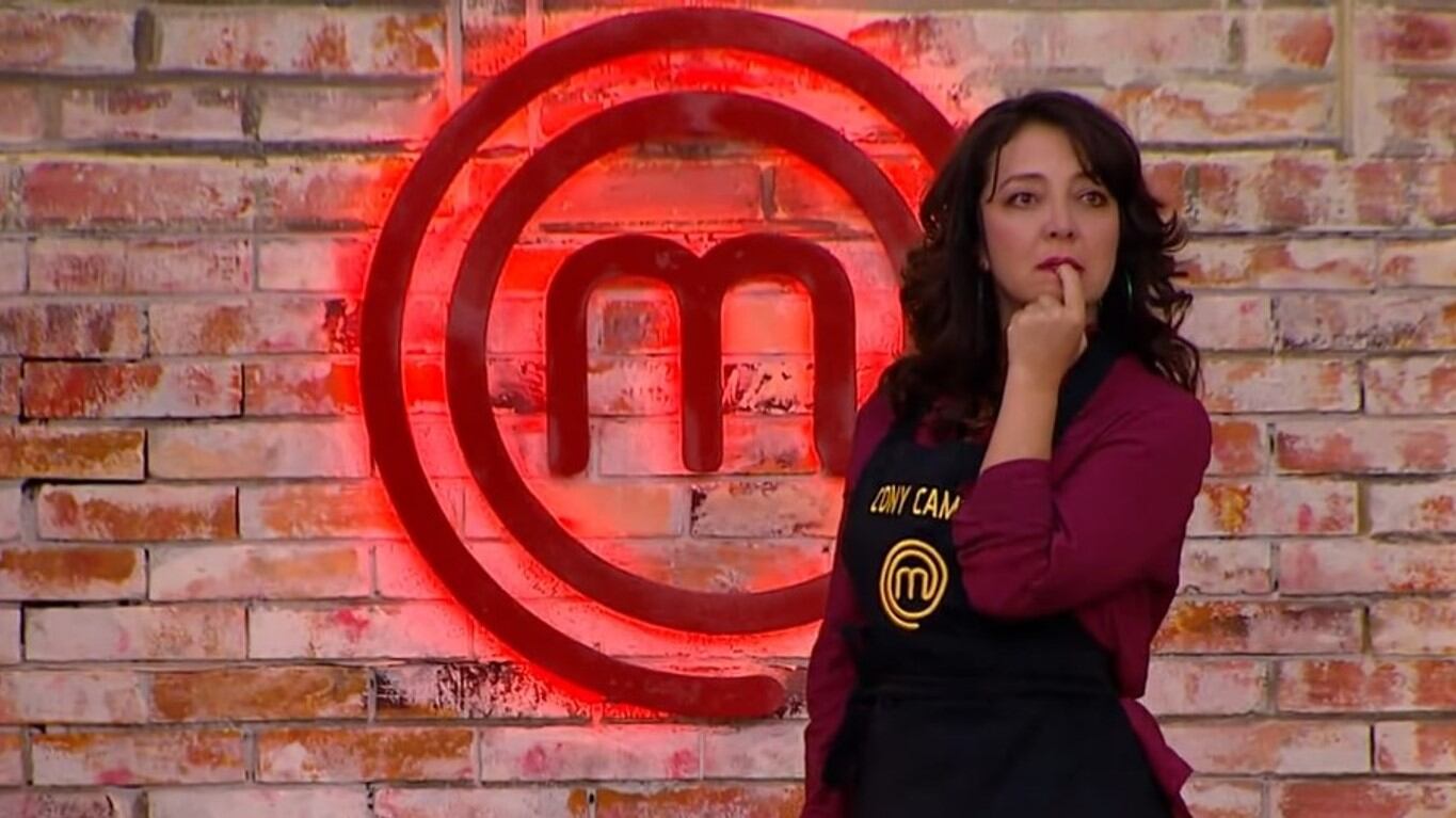 Cony Camelo no se quedó callada ante lo que dijeron de su plato y en redes sociales celebran su delantal negro.