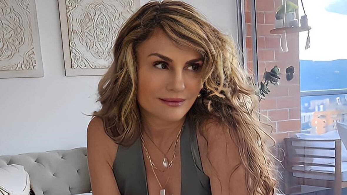 De nuevo Aura Cristina Geithner sedujo en lencería y dejó ver de más desde sus redes sociales para festejar a sus hombres en su día.