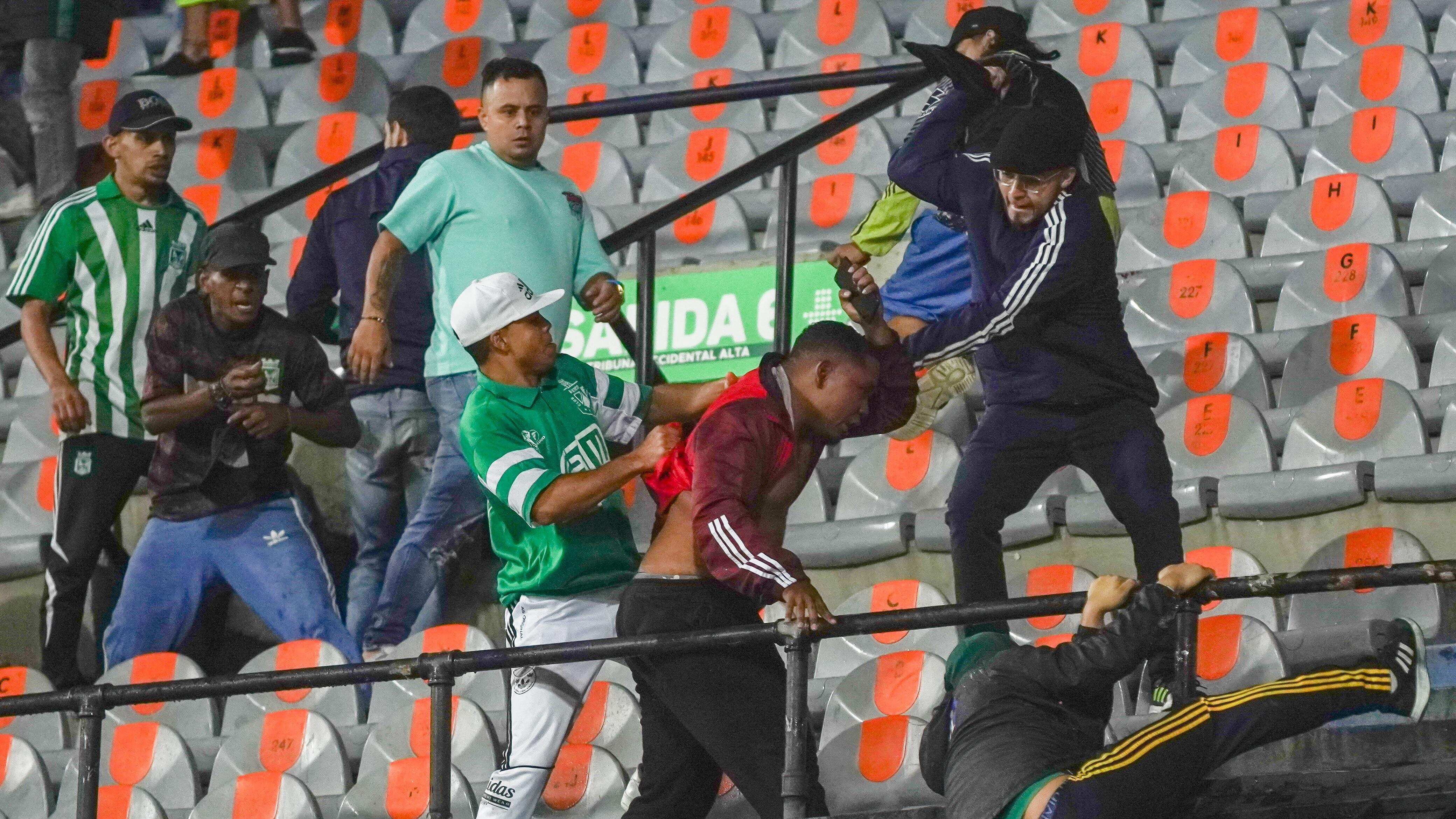 Desmanes en el Atanasio Girardot en partido de Atlético Nacional y Junior