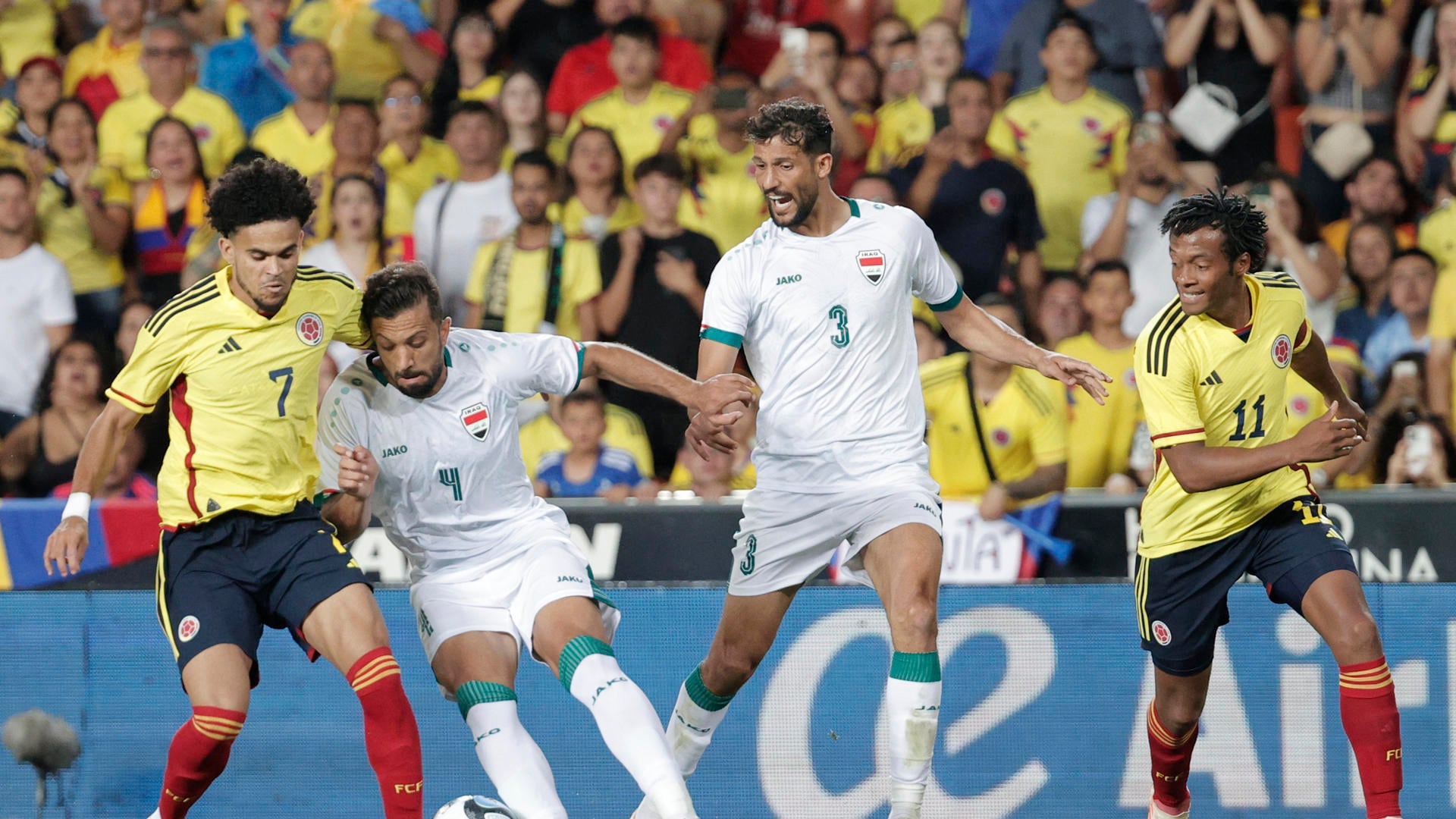 Unos edificios se atravesaron en transmisión de Colombia vs Irak en Caracol