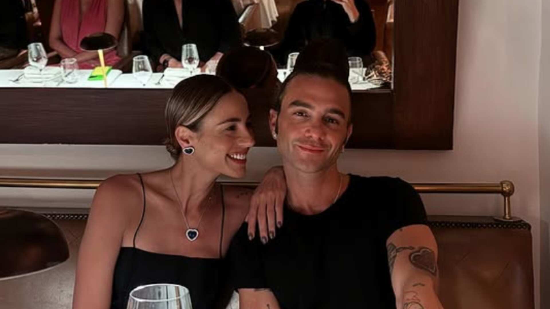 Carla Giraldo junto a su novio