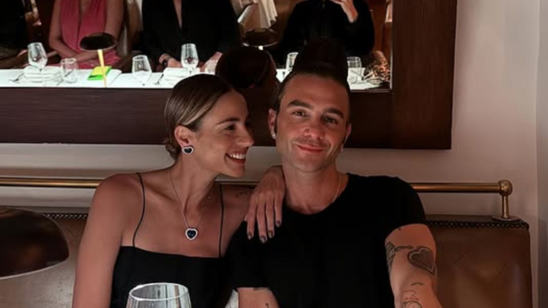 Carla Giraldo junto a su novio