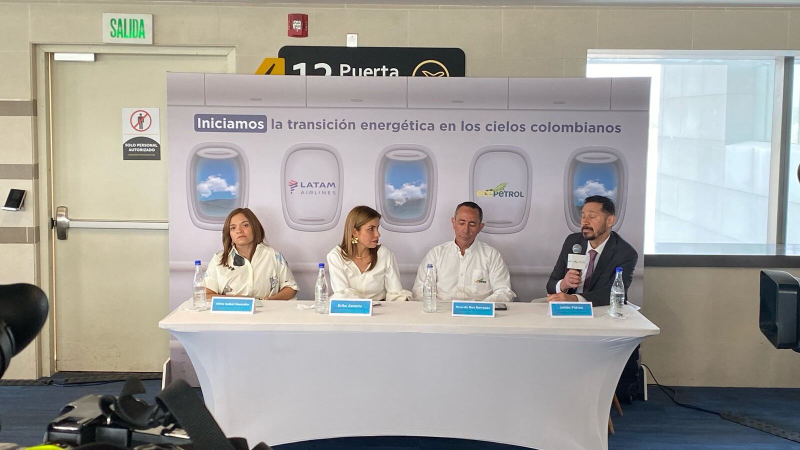 Ecopetrol y LATAM Airlines Colombia avanzan hacia la
descarbonización de la aviación colombiana impulsando la
producción y el uso de Jet A1 coprocesado