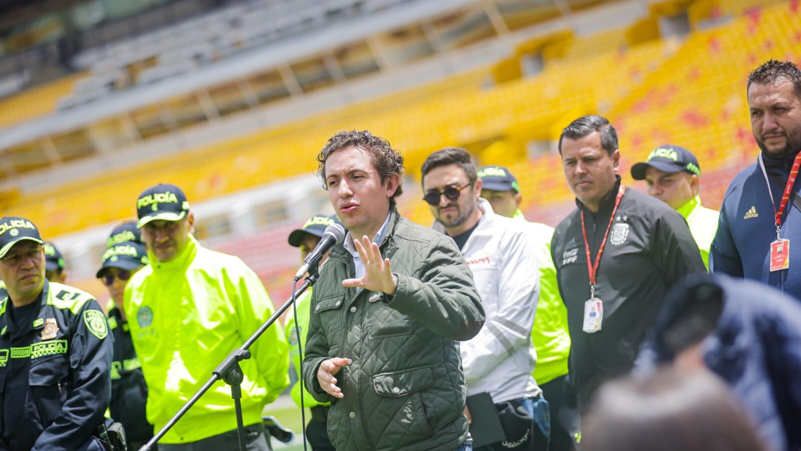 Nueva normativa en El Campín y Techo: a la cárcel quienes lancen objetos