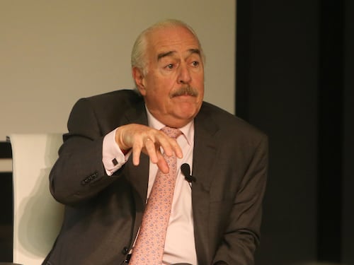 Andrés Pastrana está retenido en el aeropuerto de Luanda, Angola: hay más líderes políticos