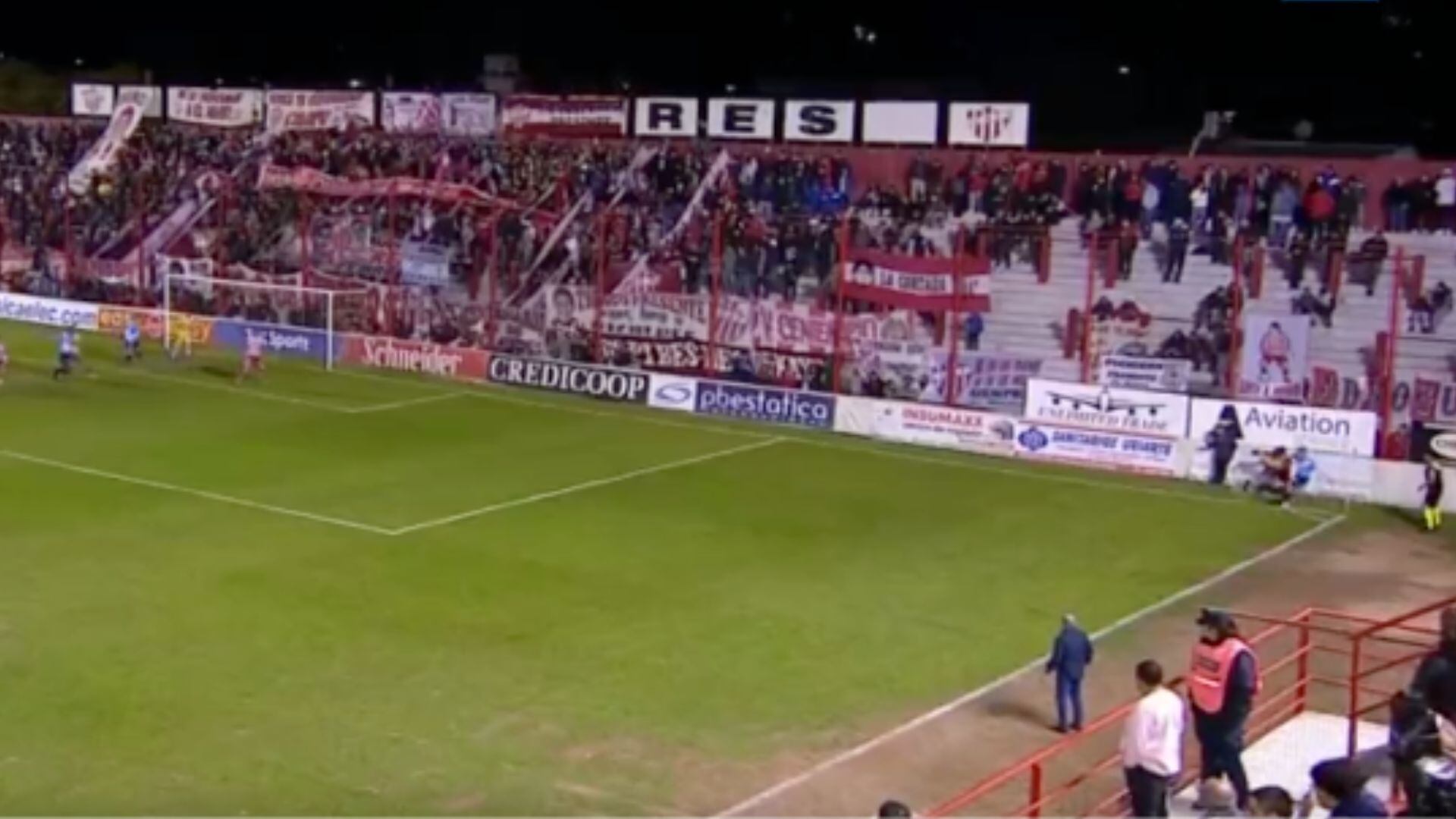 Lucas Licht marcó un golazo olímpico con Villa San Carlos en el ascenso argentino.