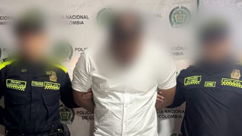 Foto capturan a abogado que era el defensor y el ‘dealer’ de droga de su cliente en cárcel colombiana.
