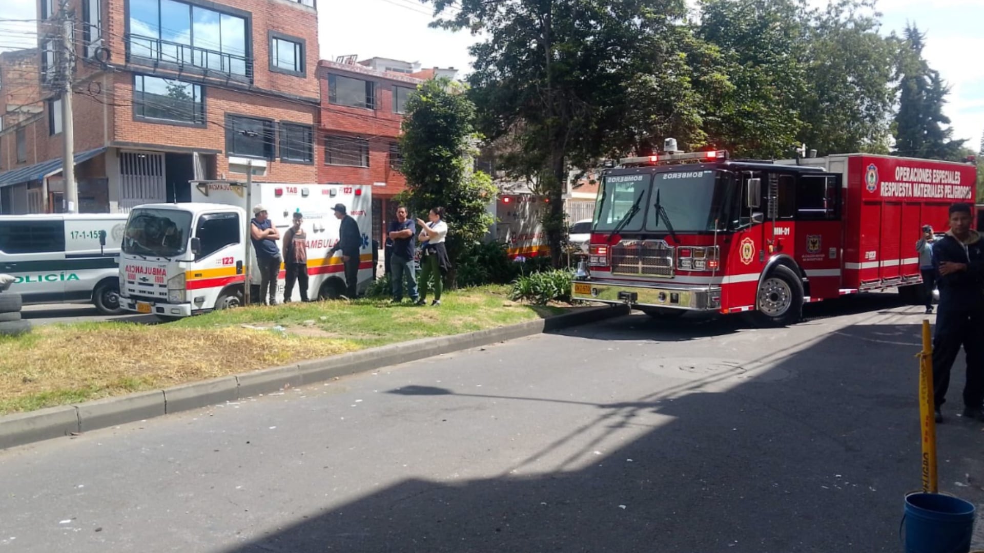 Explosión en una fábrica de alimentos para mascotas generó incendio.