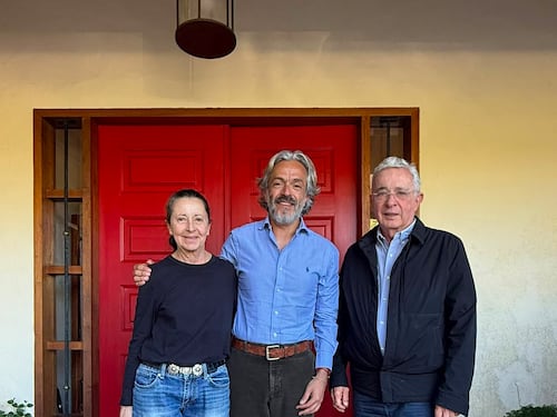 Después de varios choques, Álvaro Uribe y Juan Daniel Oviedo se reunieron: el mensaje detrás de la foto