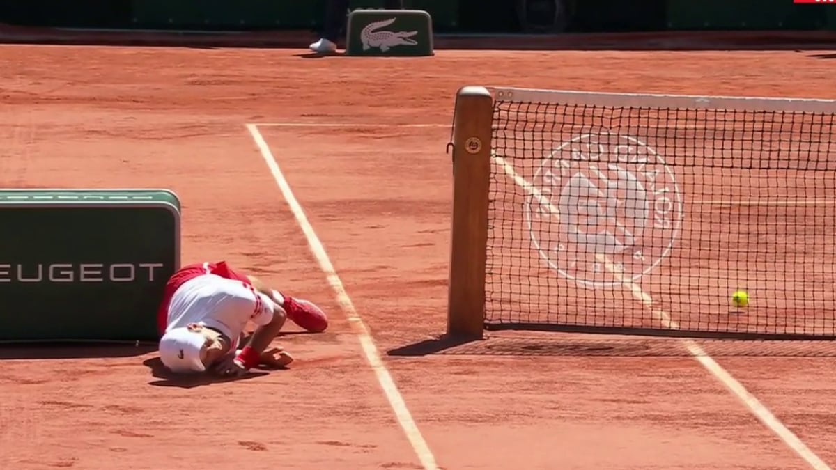 Djokovic se dio tremenda caída y dio un gran susto