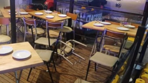 Hombre descubre infidelidad de su pareja y desata pelea en una pizzería - Foto de la web