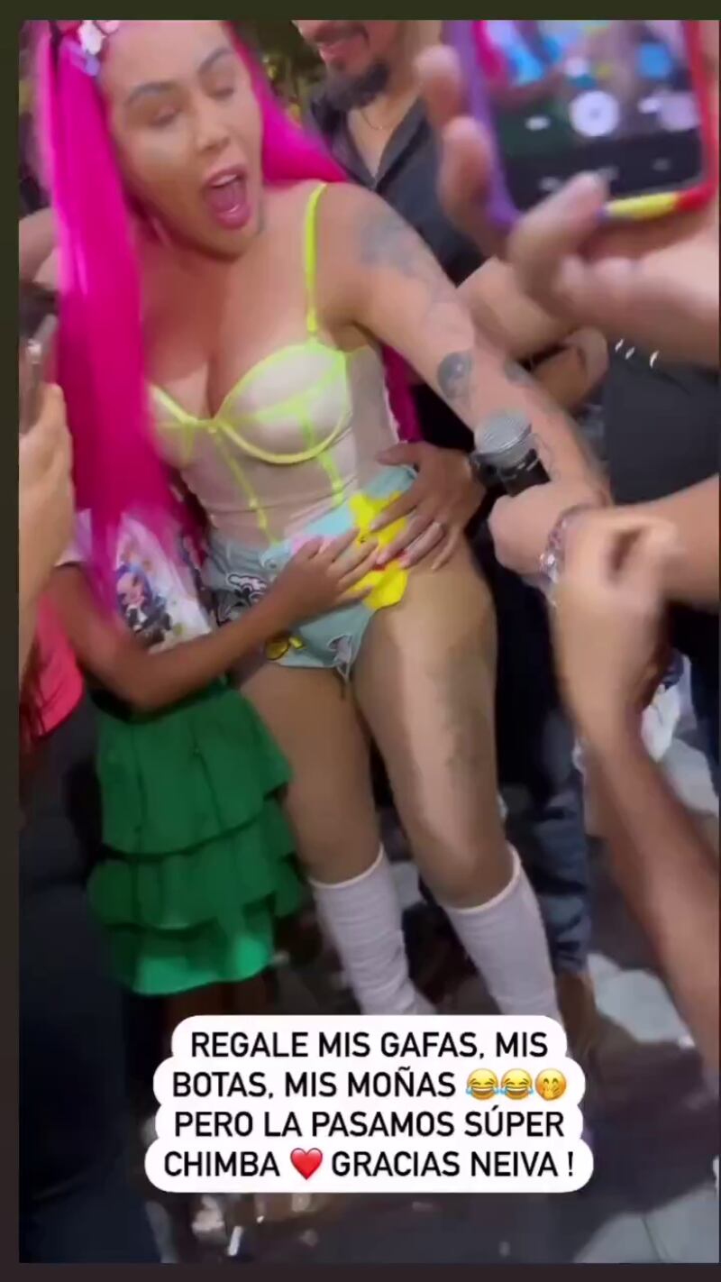 Yina Calderón casi queda sin ropa en una de sus presentaciones