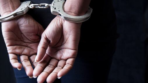 Condena a exrectora que facilitaba abuso sexual de cabecillas paramilitares.