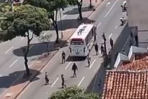Barristas protagonizaron violento enfrentamiento en las calles de Bucaramanga