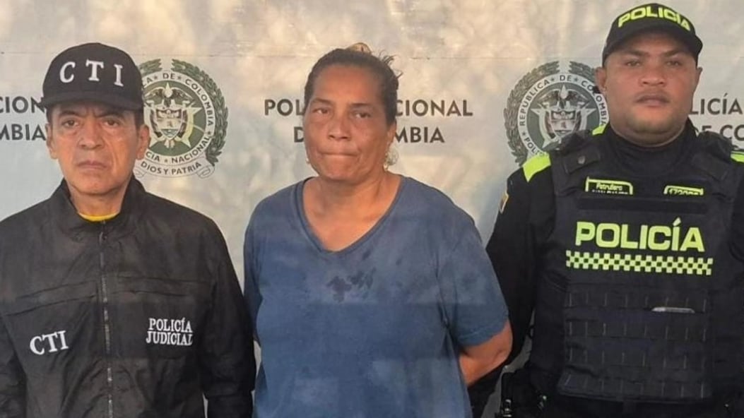 Foto capturan a una abuela que explotaba sexualmente a su nieta de 13 años en caso que genera indignación.