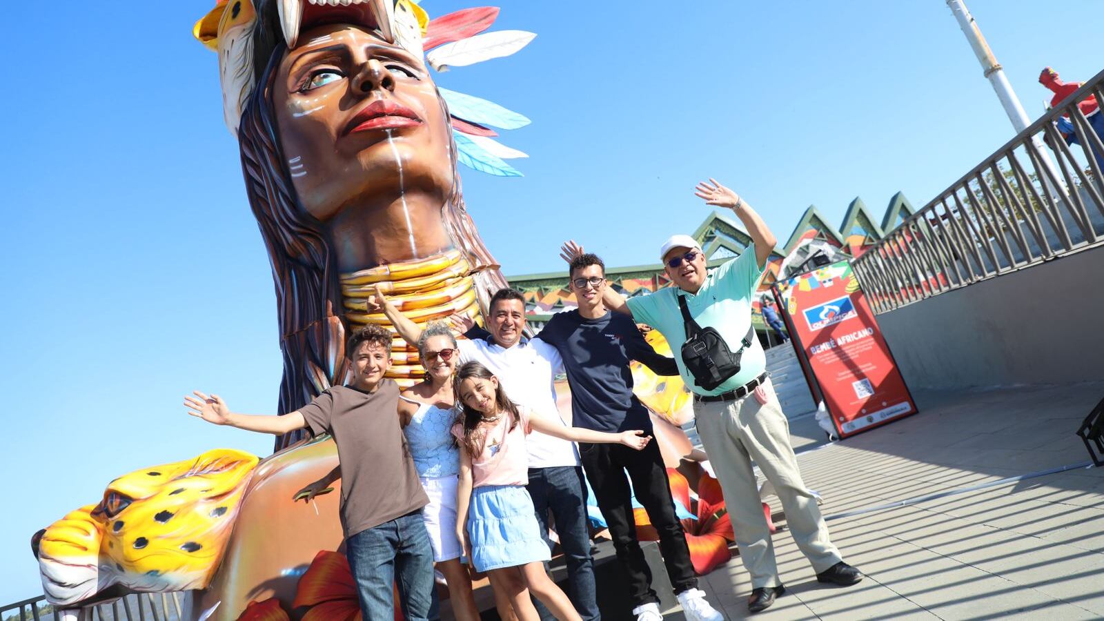 Exposición de macrofiguras del Carnaval de Barranquilla en el Malecón del Río.