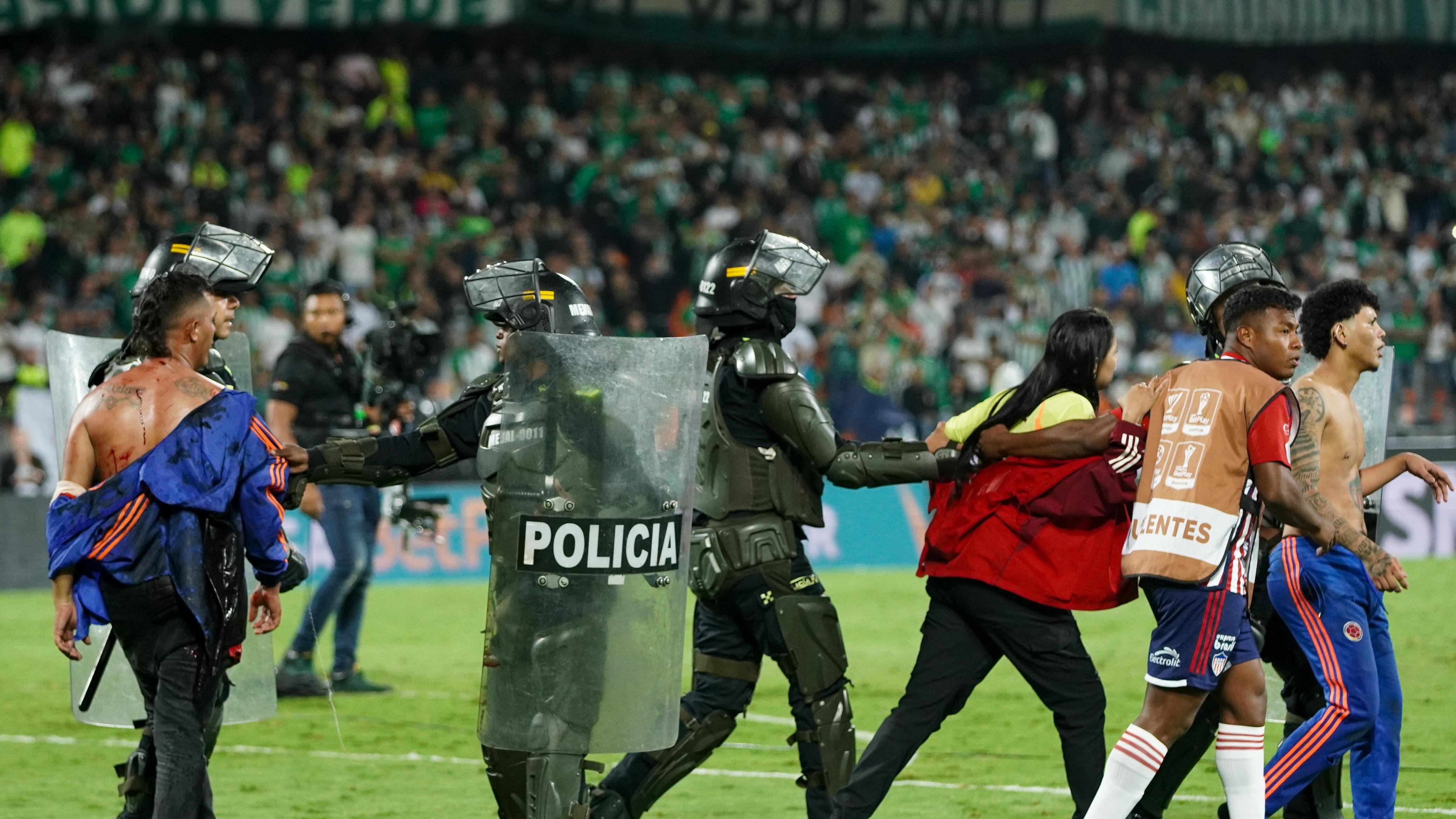 Desmanes en el Atanasio Girardot en partido de Atlético Nacional y Junior