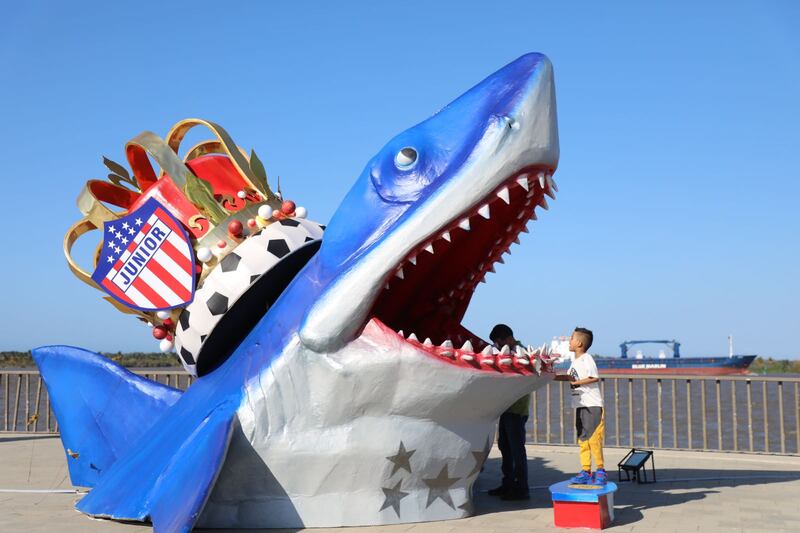 Exposición de macrofiguras del Carnaval de Barranquilla en el Malecón del Río.