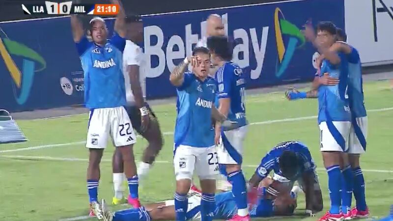 Macálister Silva dejó todo en la cancha, anotó el empate a Llaneros pero salió lesionado y en camilla