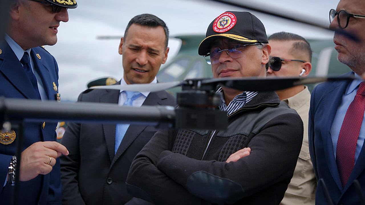 El presidente Gustavo Petro manifestó la necesidad de que Colombia fabrique su propio armamento.